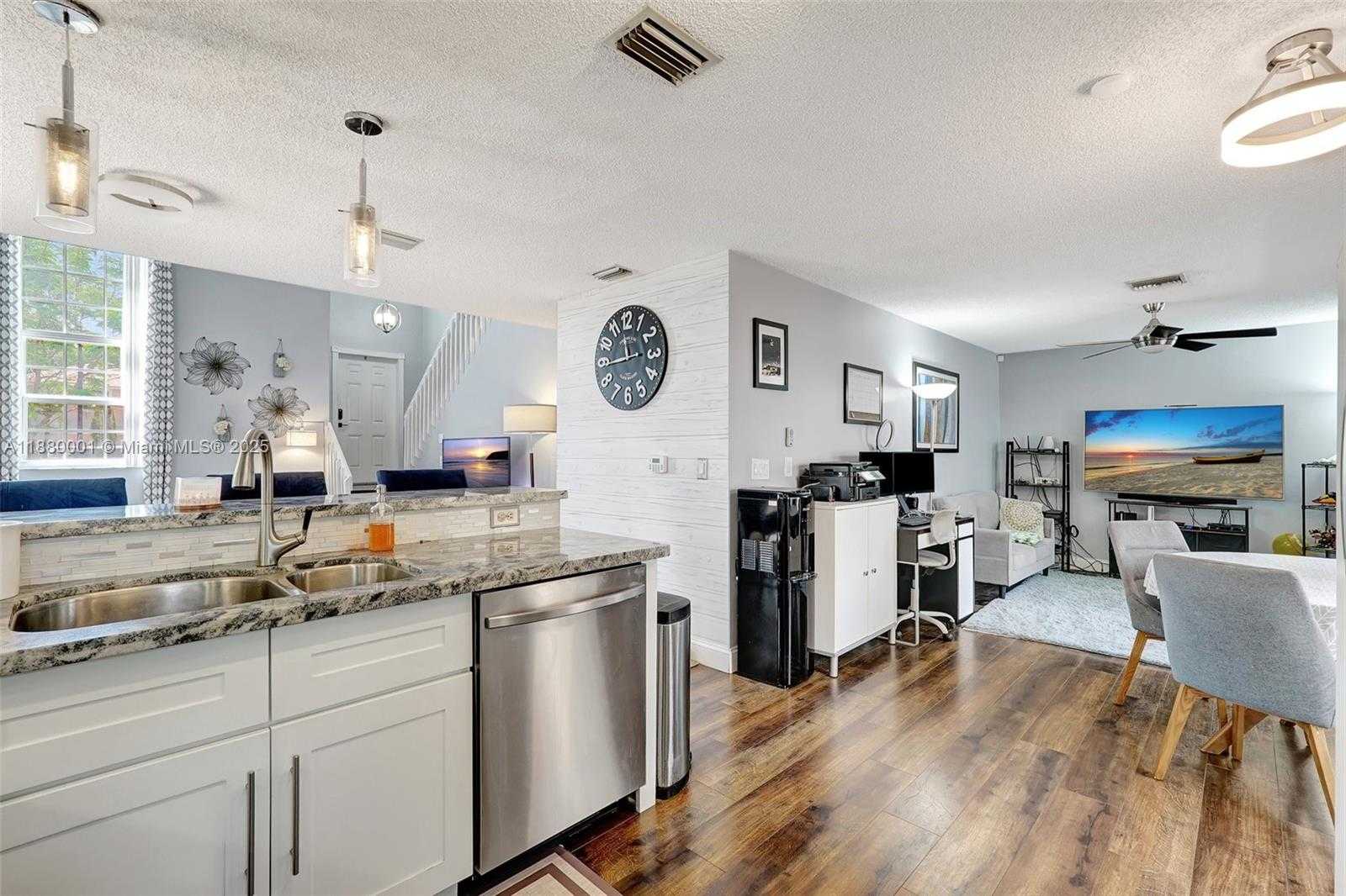 Small Image of 9900 NORTH WEST 2ND CT, Plantation Number 13