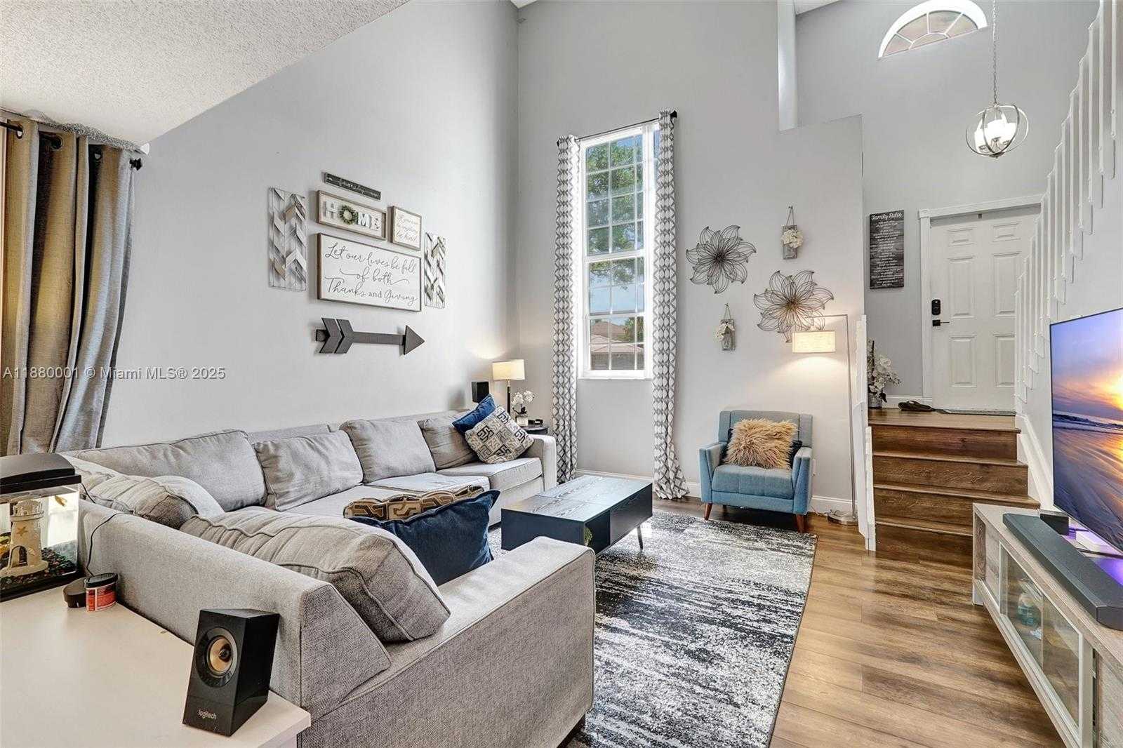 Small Image of 9900 NORTH WEST 2ND CT, Plantation Number 9