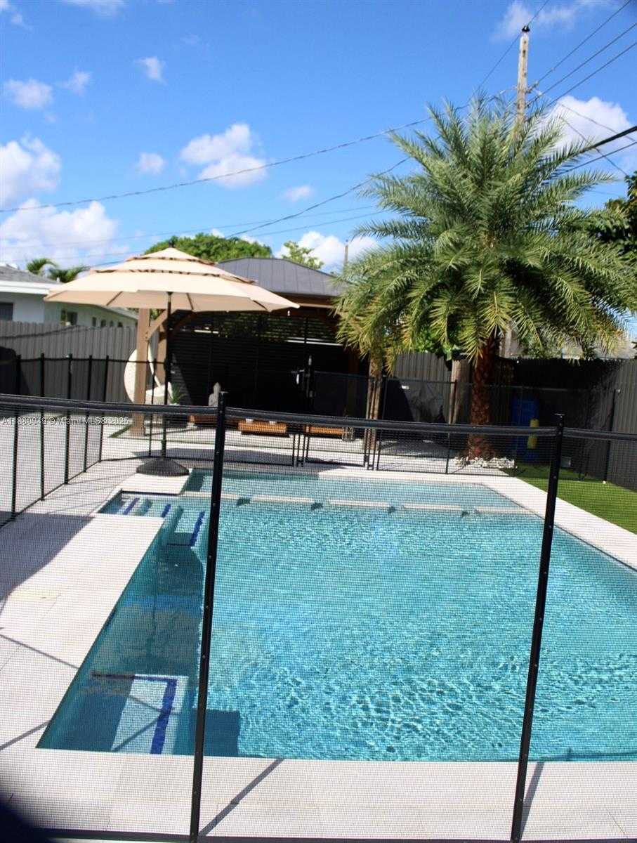 Small Image of 8791 NORTH WEST 16TH ST, Pembroke Pines Number 27