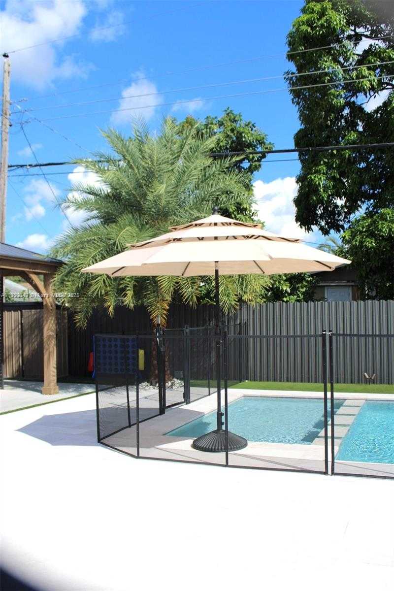 Small Image of 8791 NORTH WEST 16TH ST, Pembroke Pines Number 30