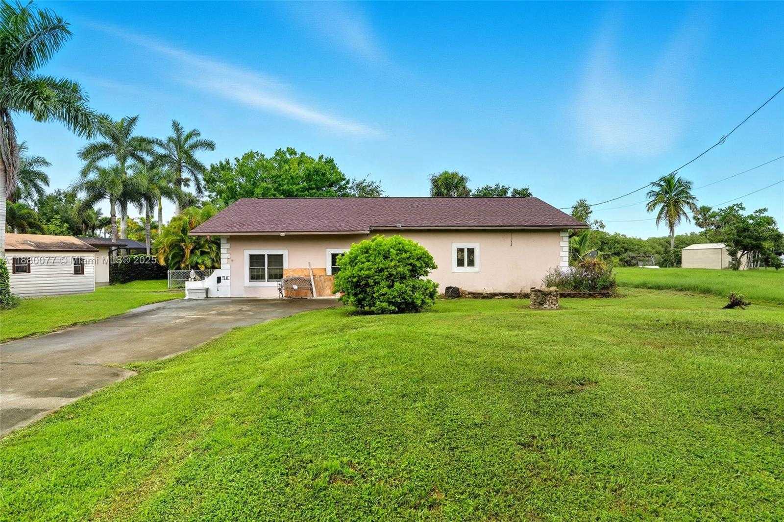 Small Image of 1261 DRIFTWOOD DR, Other City - In The State Of Florida Number 2