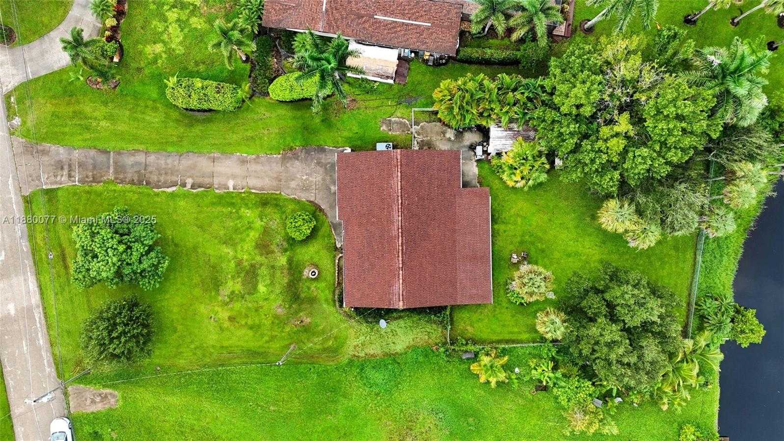 Small Image of 1261 DRIFTWOOD DR, Other City - In The State Of Florida Number 28