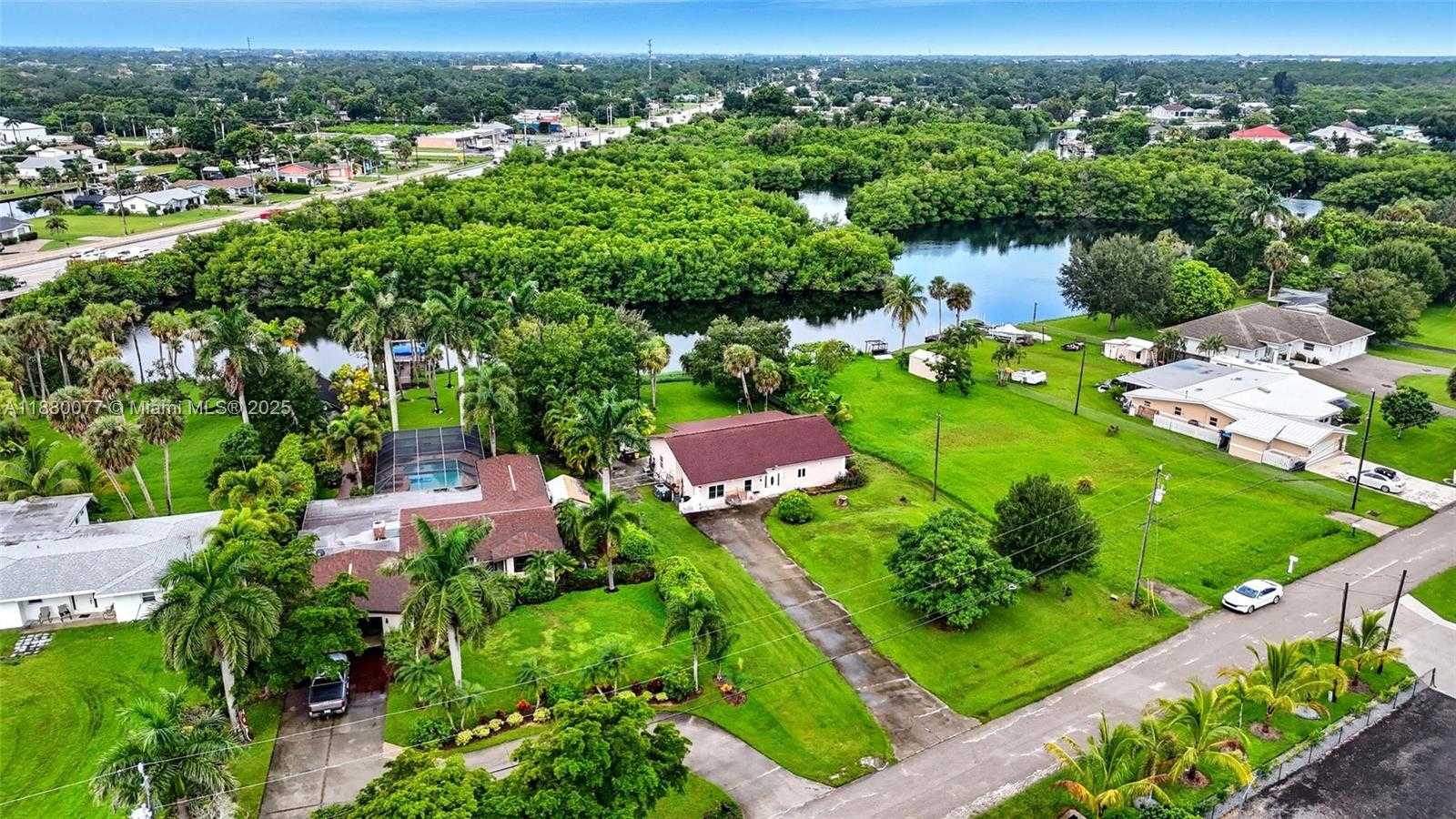 Small Image of 1261 DRIFTWOOD DR, Other City - In The State Of Florida Number 3