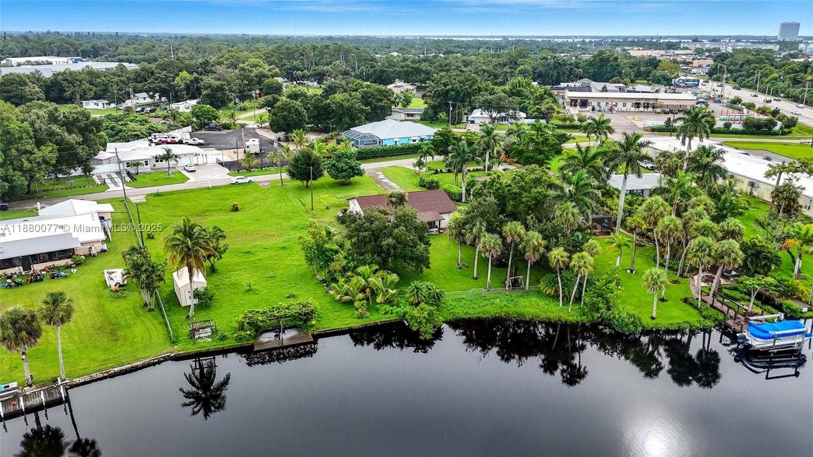 Small Image of 1261 DRIFTWOOD DR, Other City - In The State Of Florida Number 31