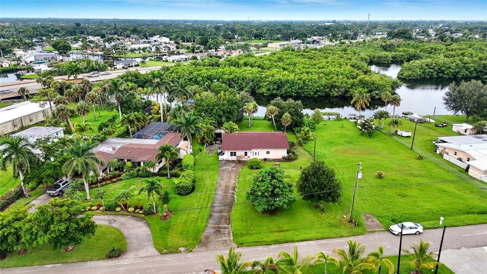 Small Image of 1261 DRIFTWOOD DR, Other City - In The State Of Florida Number 33