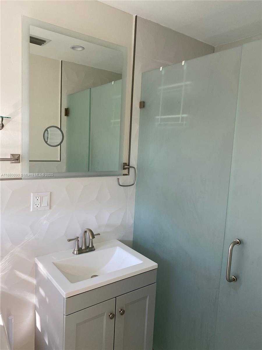 Small Image of 6090 SOUTH WEST 63RD AVE, South Miami Number 16
