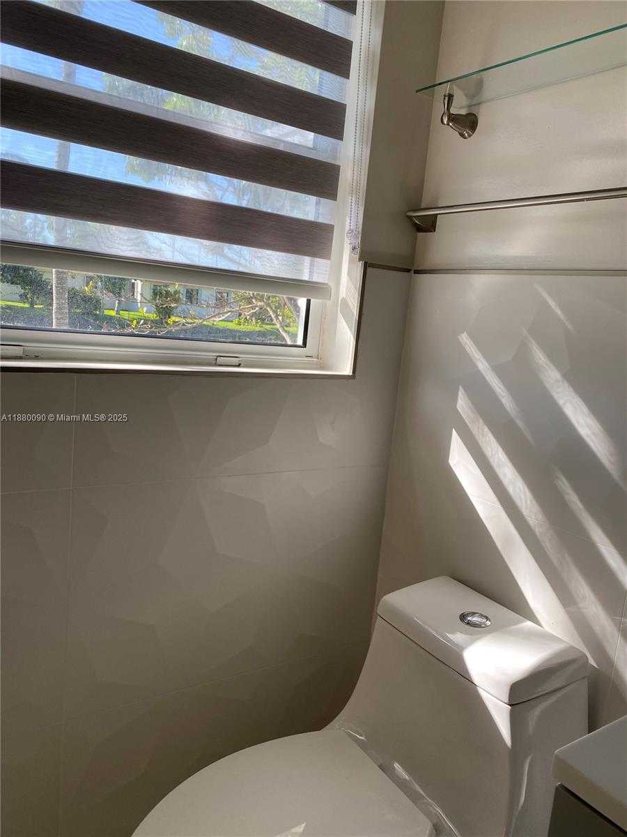 Small Image of 6090 SOUTH WEST 63RD AVE, South Miami Number 17