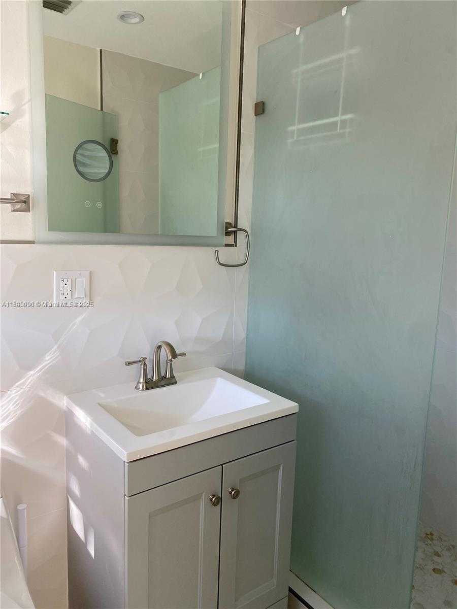 Small Image of 6090 SOUTH WEST 63RD AVE, South Miami Number 18