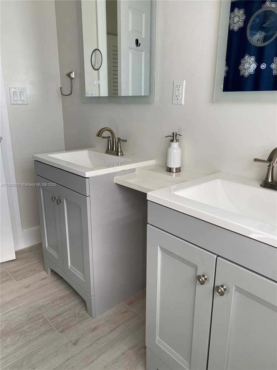 Small Image of 6090 SOUTH WEST 63RD AVE, South Miami Number 19