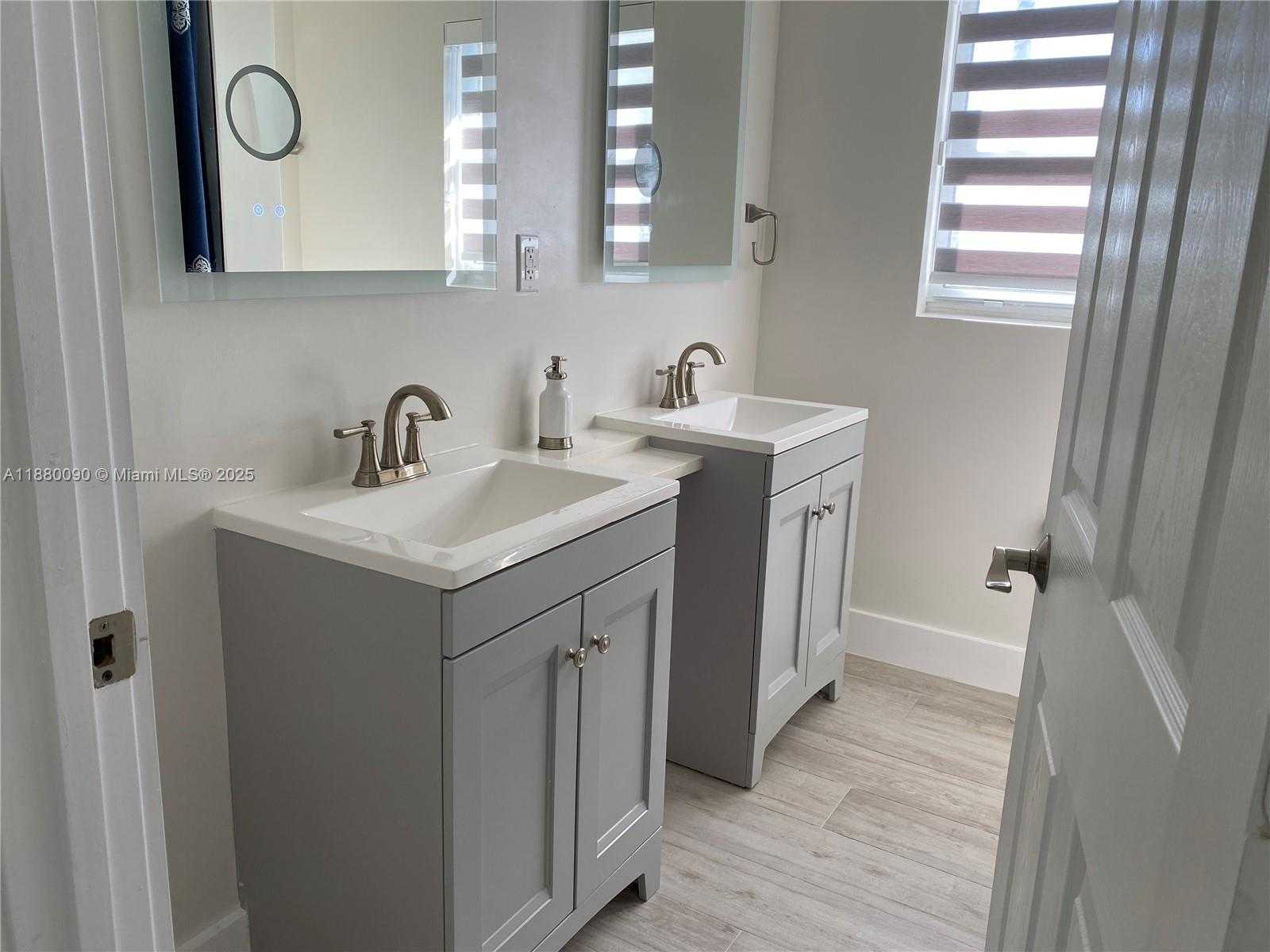 Small Image of 6090 SOUTH WEST 63RD AVE, South Miami Number 21