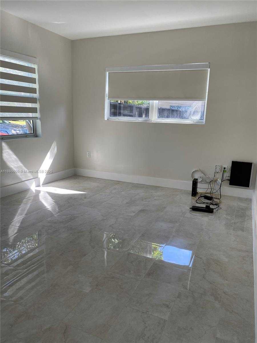 Small Image of 6090 SOUTH WEST 63RD AVE, South Miami Number 26