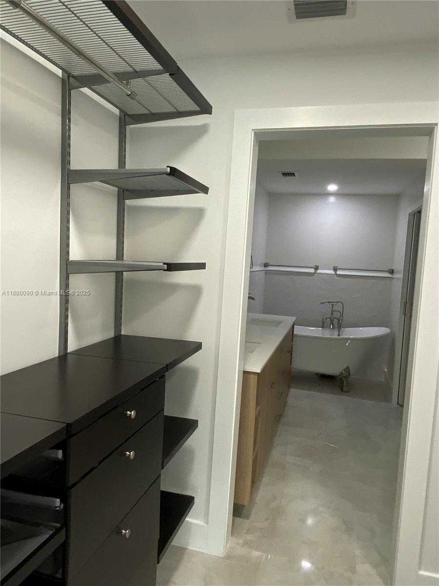 Small Image of 6090 SOUTH WEST 63RD AVE, South Miami Number 28