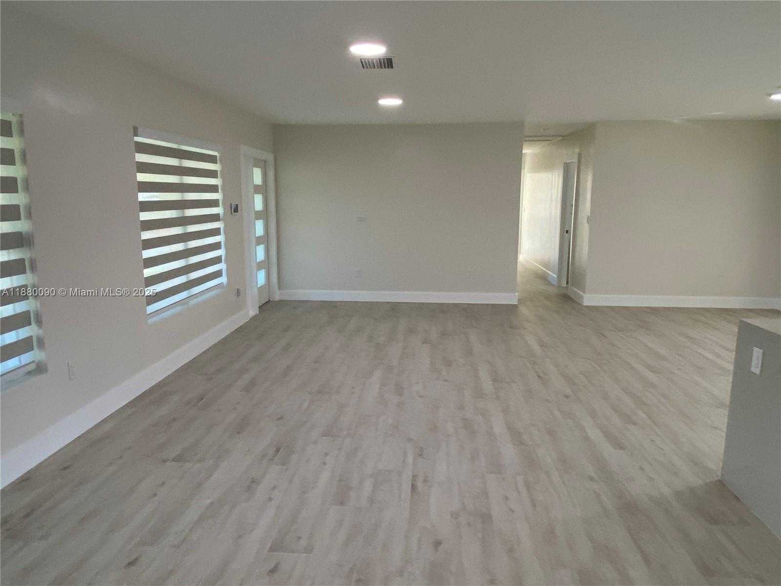 Small Image of 6090 SOUTH WEST 63RD AVE, South Miami Number 36