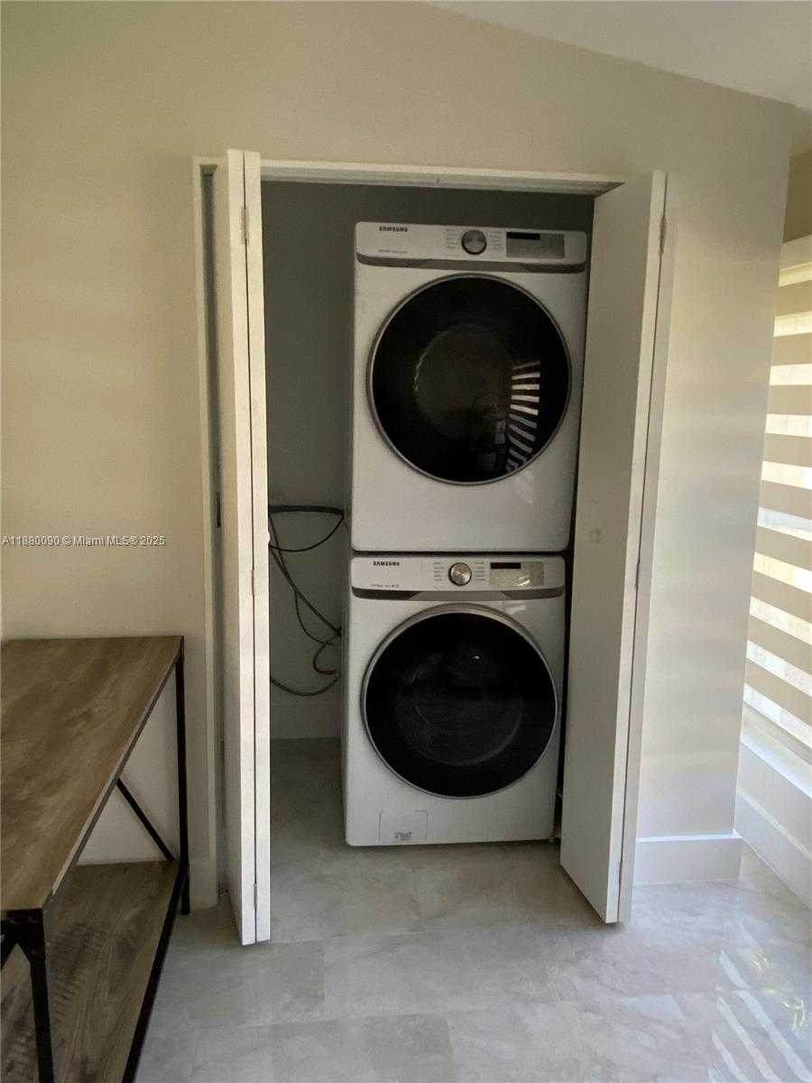 Small Image of 6090 SOUTH WEST 63RD AVE, South Miami Number 38