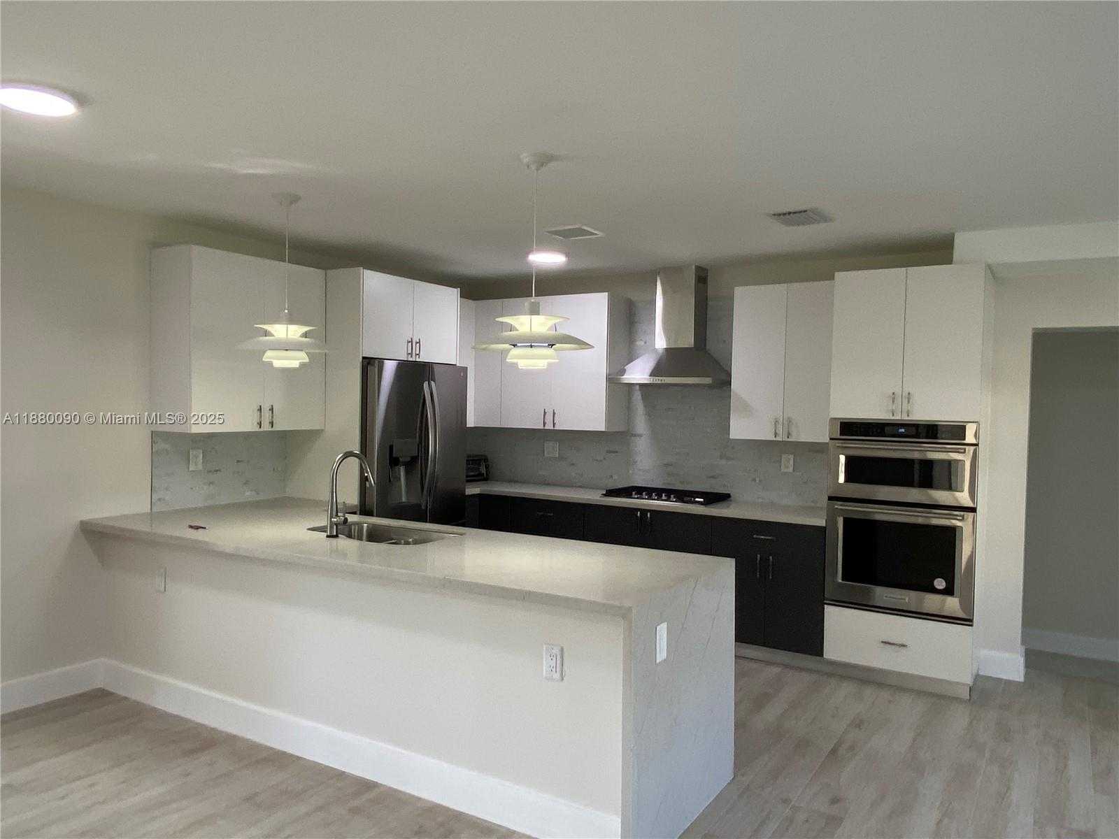Small Image of 6090 SOUTH WEST 63RD AVE, South Miami Number 5