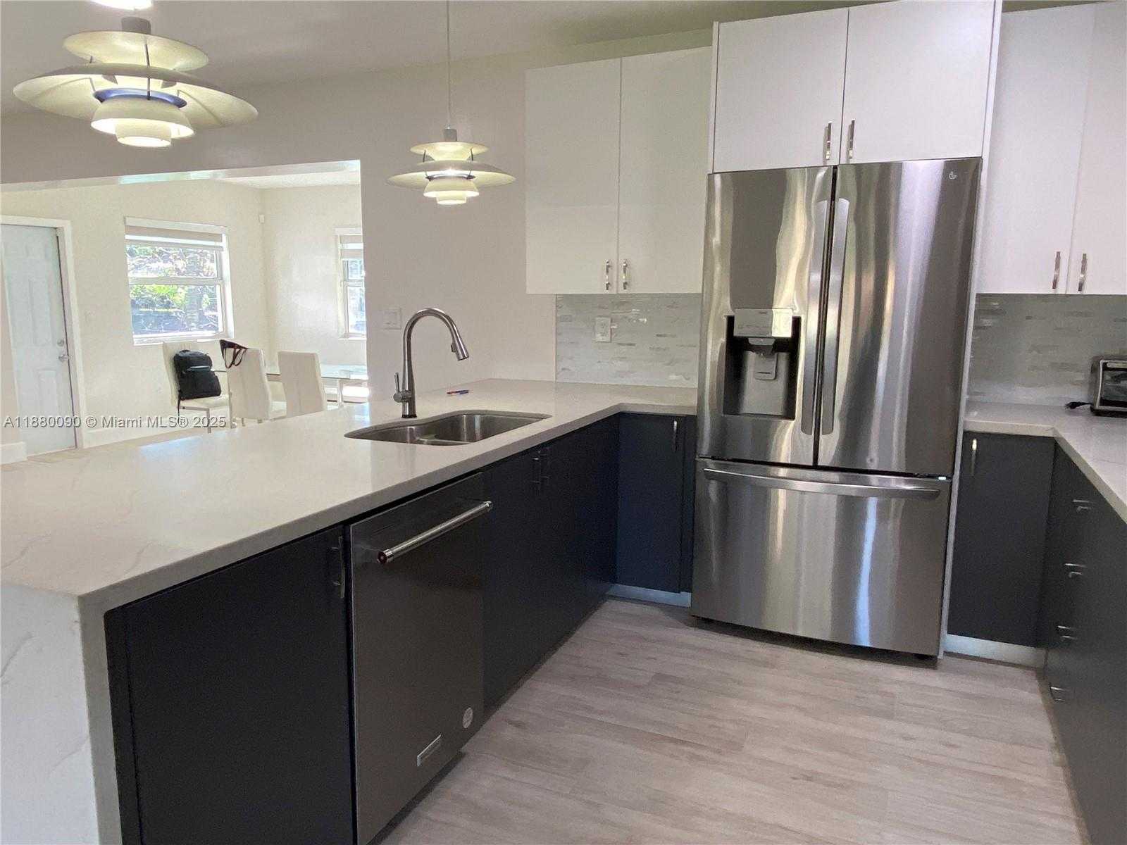 Small Image of 6090 SOUTH WEST 63RD AVE, South Miami Number 6