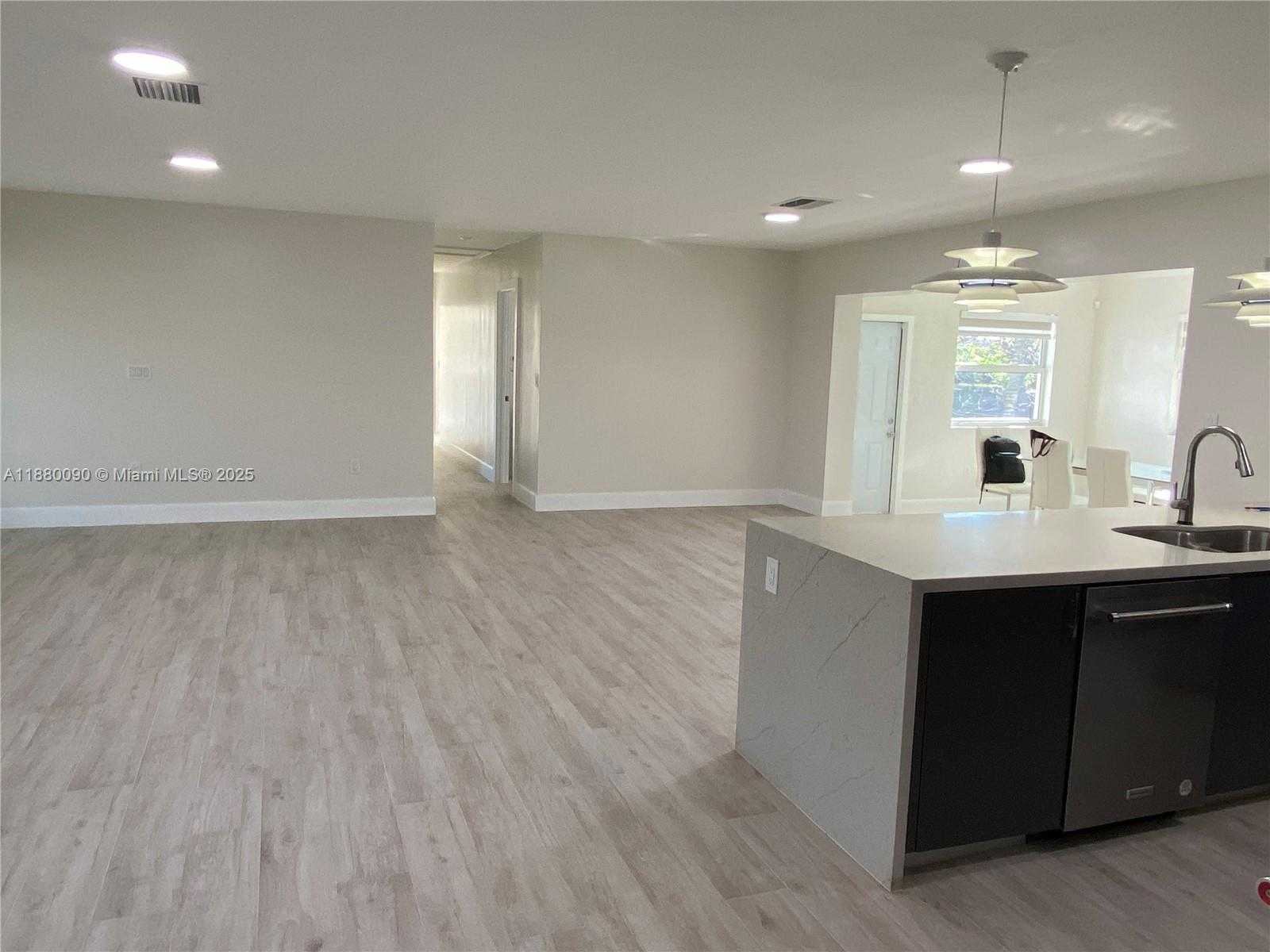 Small Image of 6090 SOUTH WEST 63RD AVE, South Miami Number 8