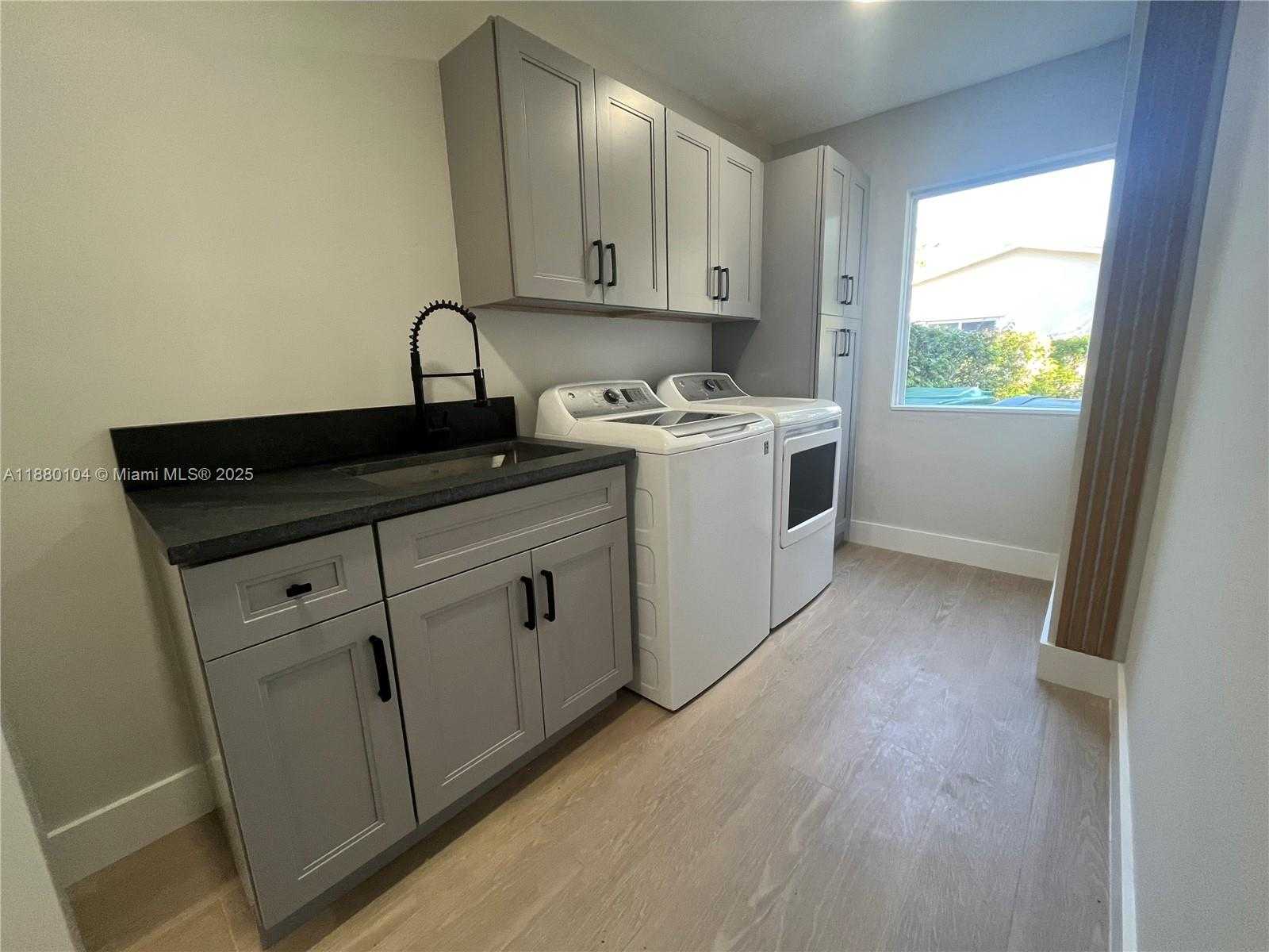 Small Image of 13000 SOUTH WEST 69TH CT, Pinecrest Number 12