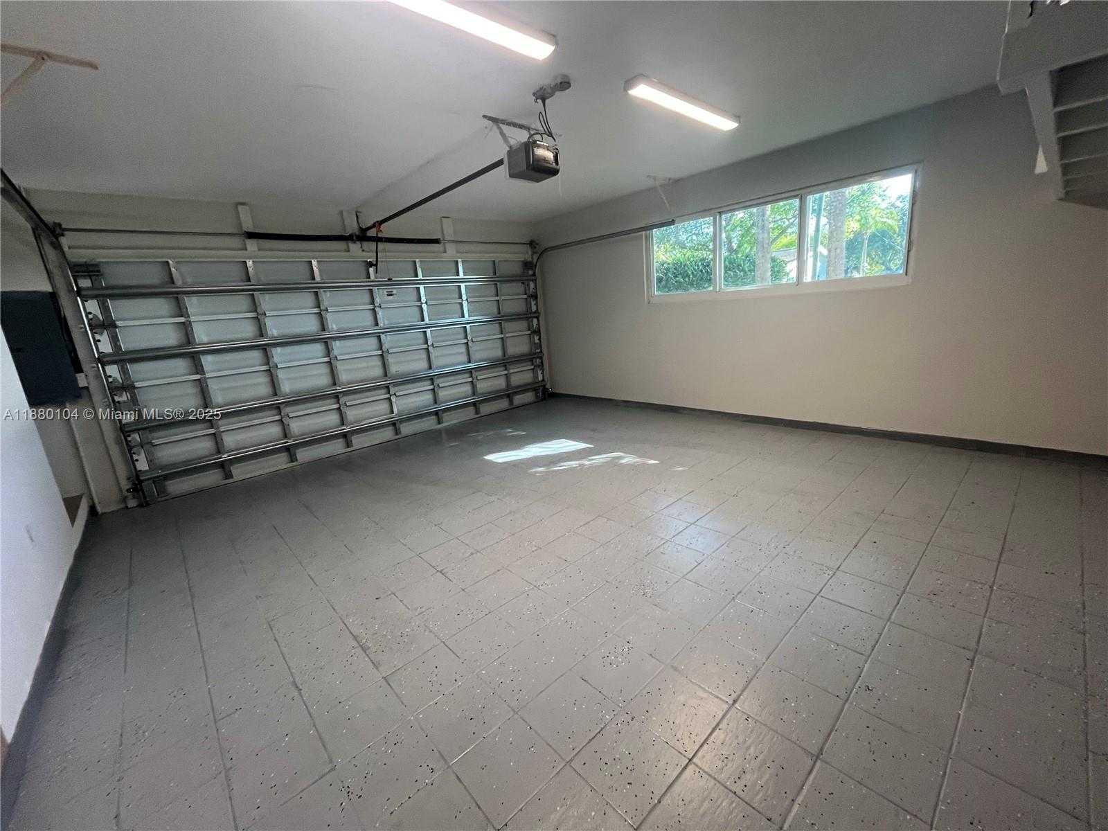 Small Image of 13000 SOUTH WEST 69TH CT, Pinecrest Number 25