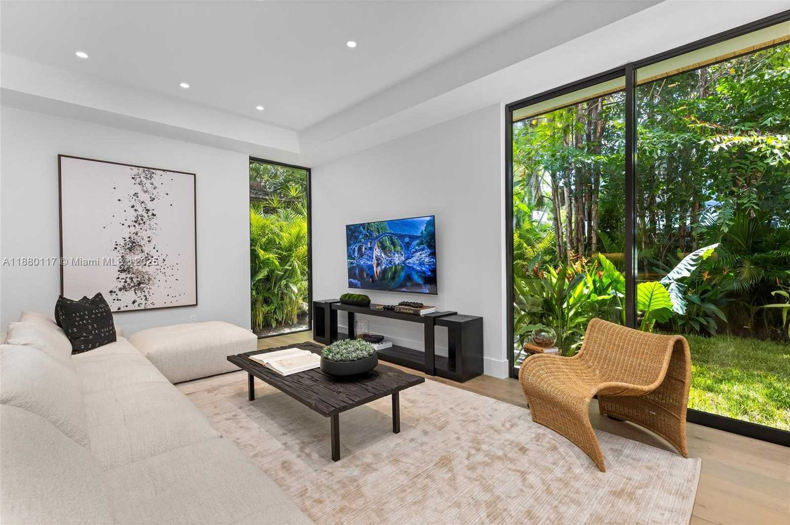 Small Image of 4024 BONITA AVE, Miami Number 29