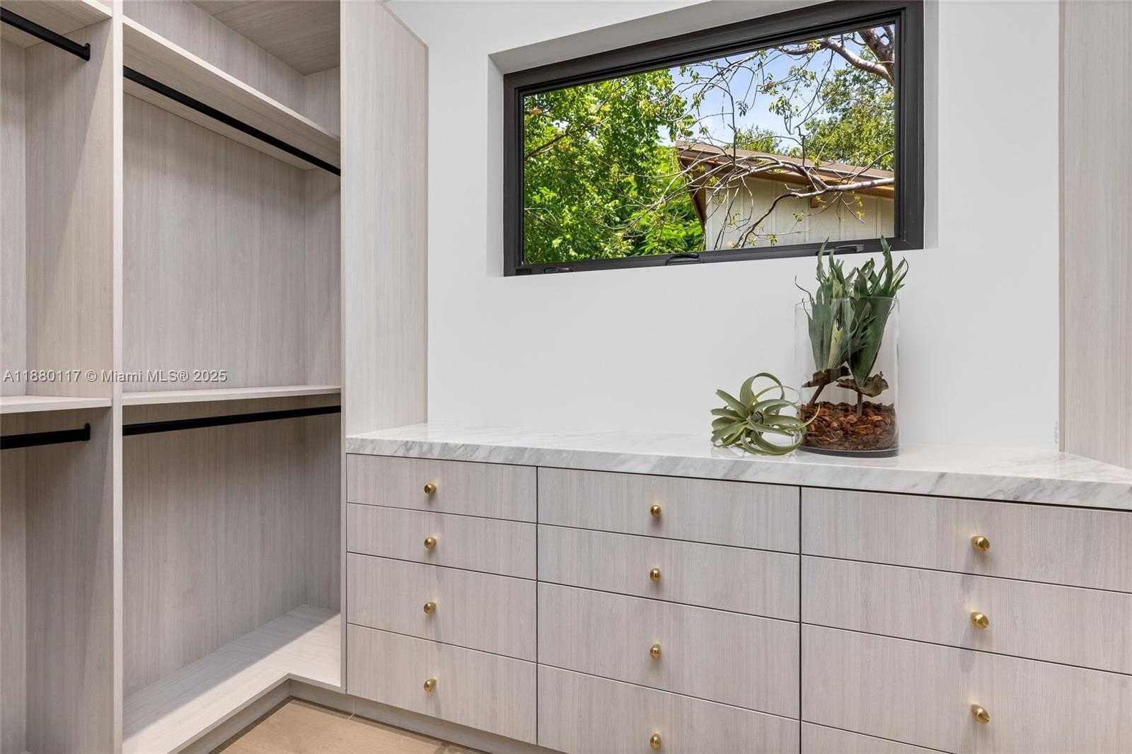 Small Image of 4024 BONITA AVE, Miami Number 56