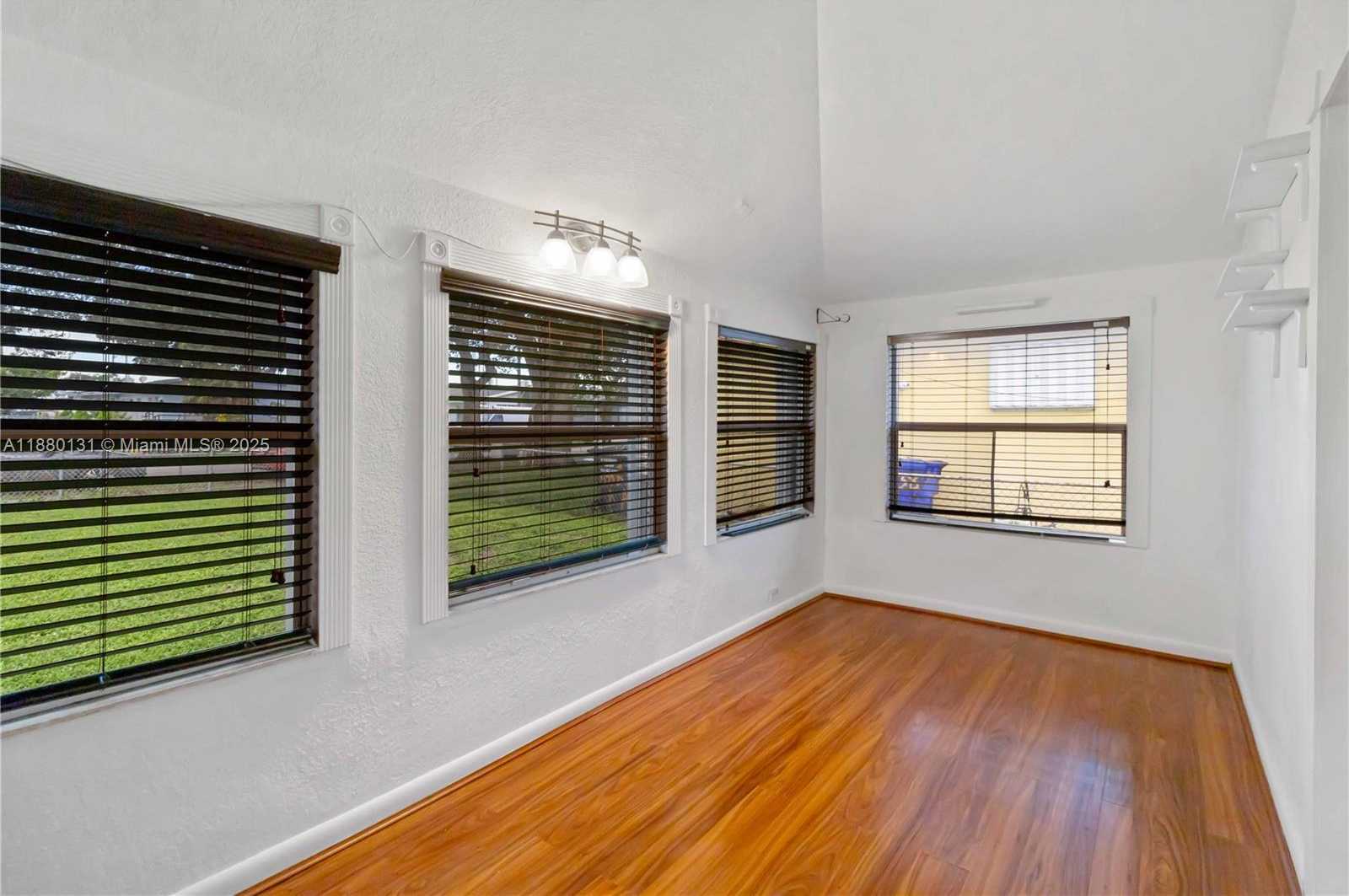 Small Image of 5740 LINCOLN ST, Hollywood Number 10
