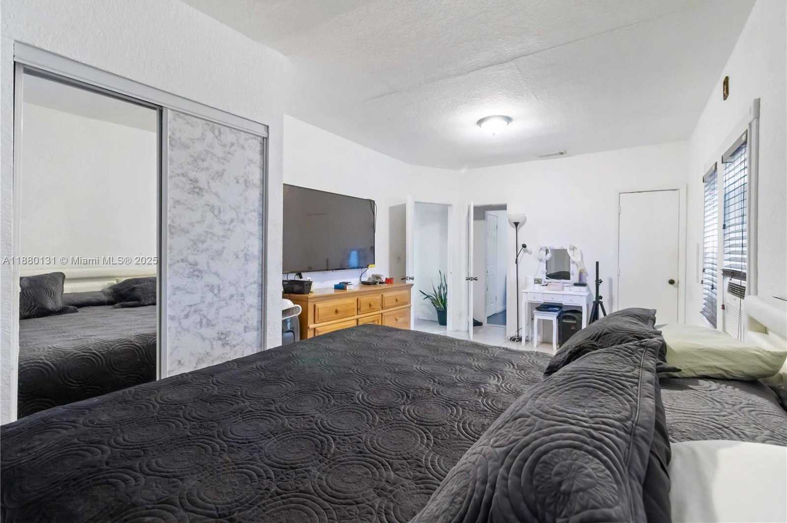 Small Image of 5740 LINCOLN ST, Hollywood Number 20