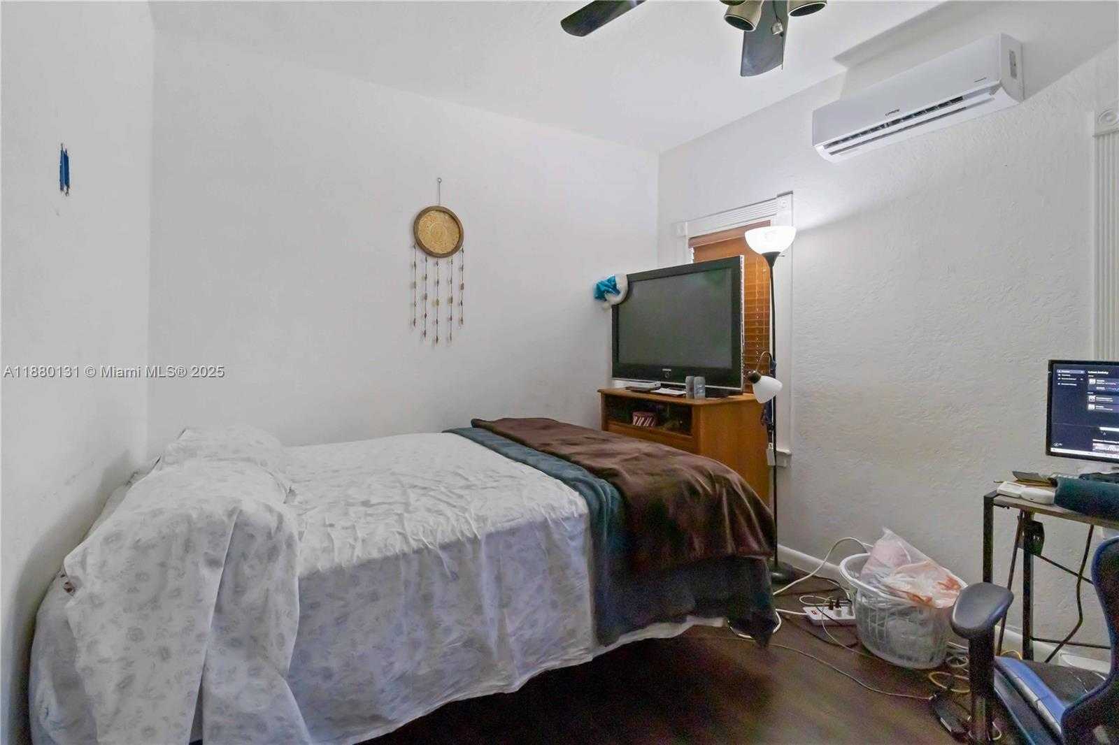 Small Image of 5740 LINCOLN ST, Hollywood Number 21