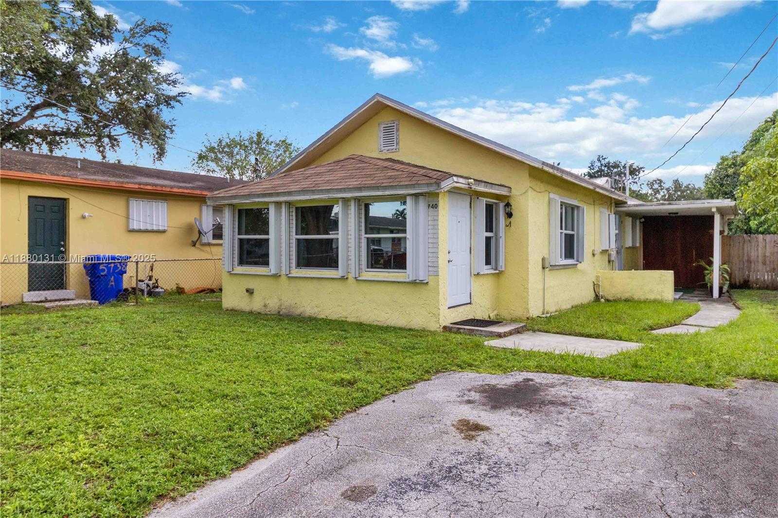 Small Image of 5740 LINCOLN ST, Hollywood Number 3
