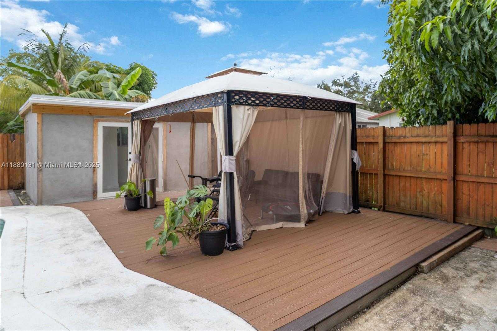 Small Image of 5740 LINCOLN ST, Hollywood Number 4