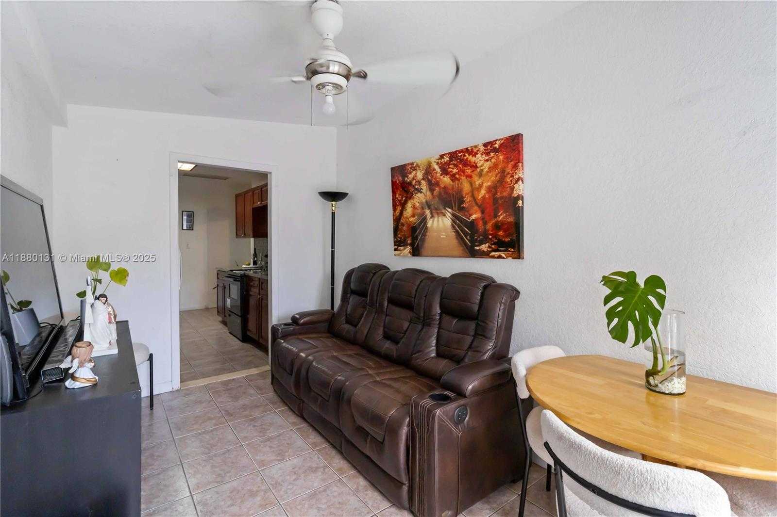 Small Image of 5740 LINCOLN ST, Hollywood Number 5