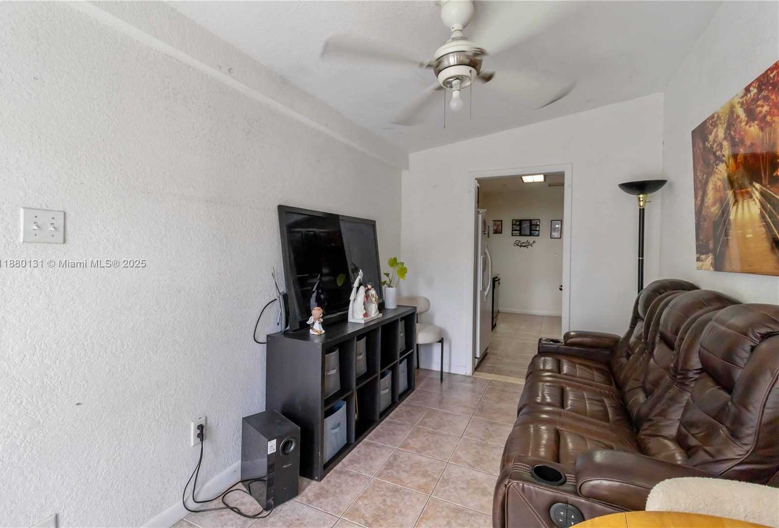 Small Image of 5740 LINCOLN ST, Hollywood Number 6