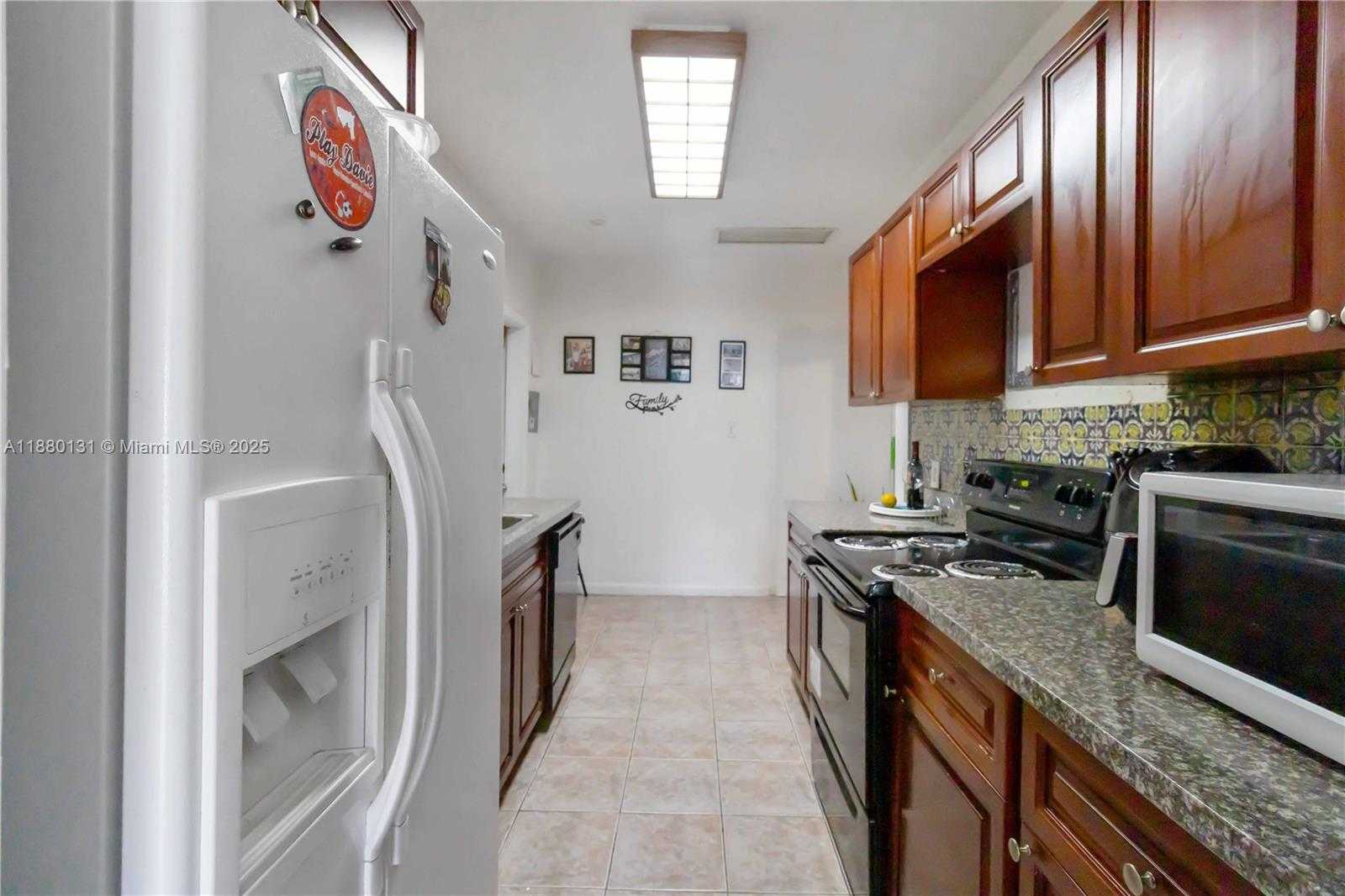 Small Image of 5740 LINCOLN ST, Hollywood Number 8