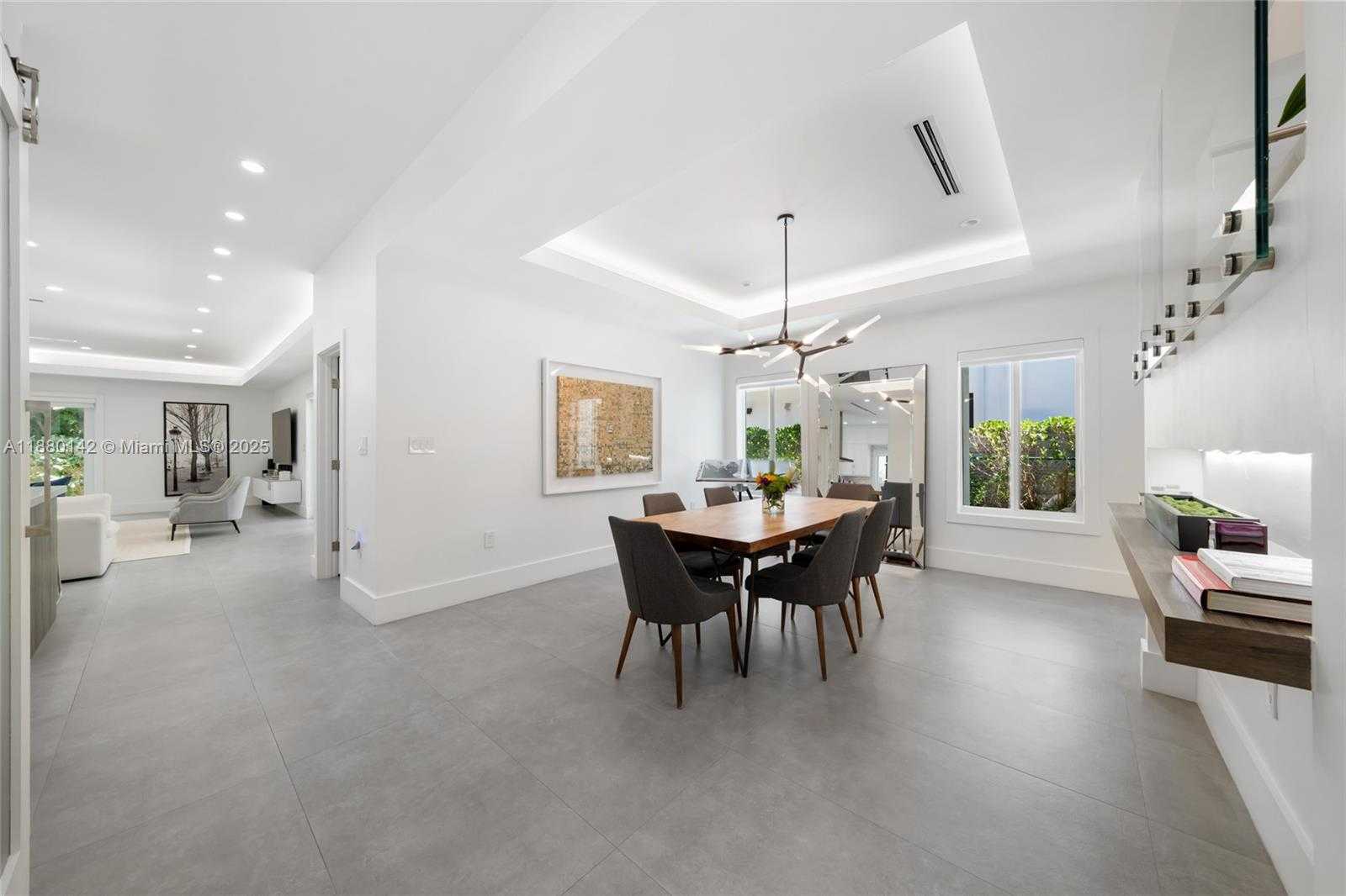 Small Image of 4181 BATTERSEA RD, Miami Number 12