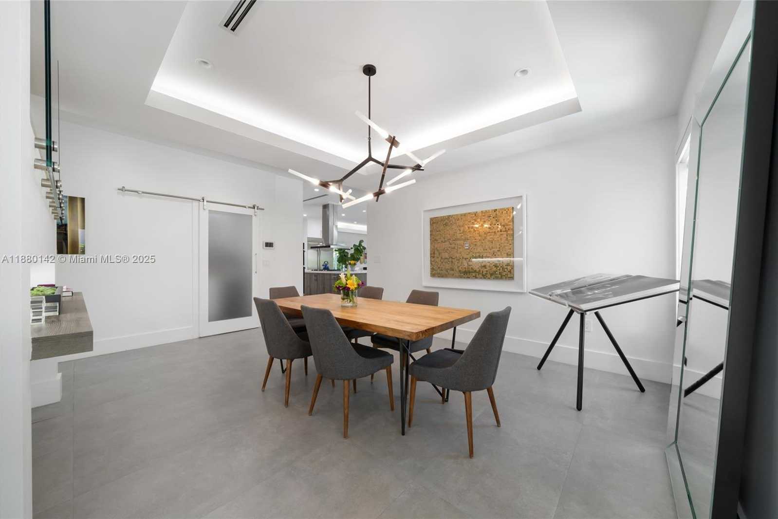Small Image of 4181 BATTERSEA RD, Miami Number 13