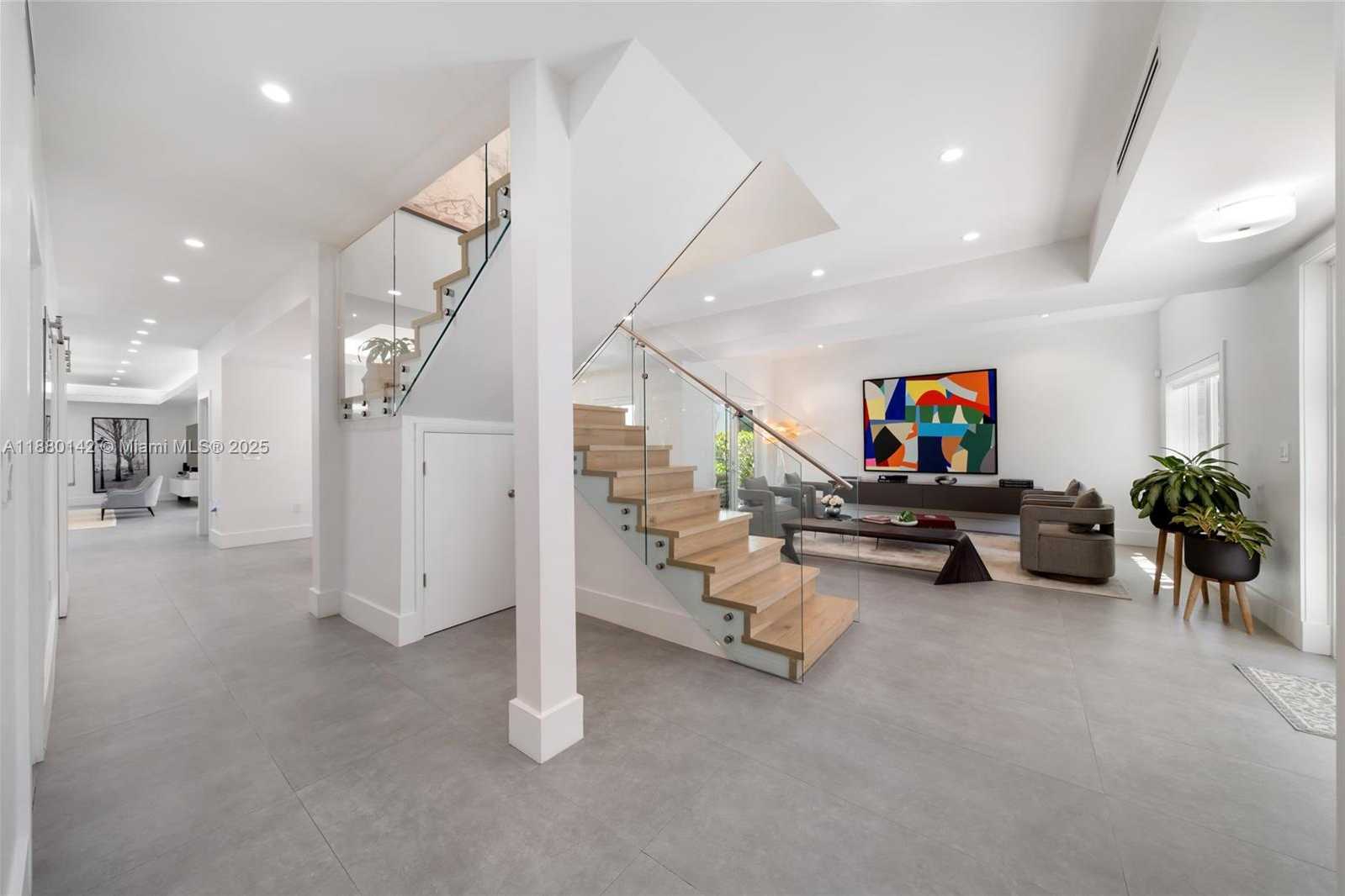 Small Image of 4181 BATTERSEA RD, Miami Number 14