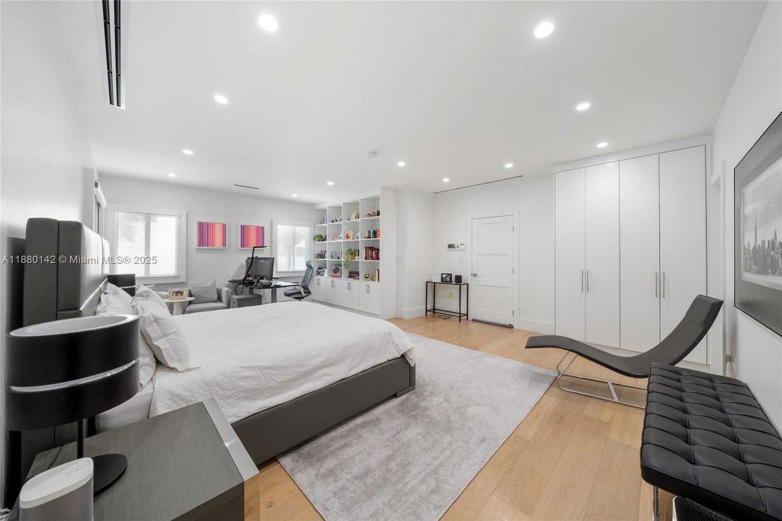 Small Image of 4181 BATTERSEA RD, Miami Number 16