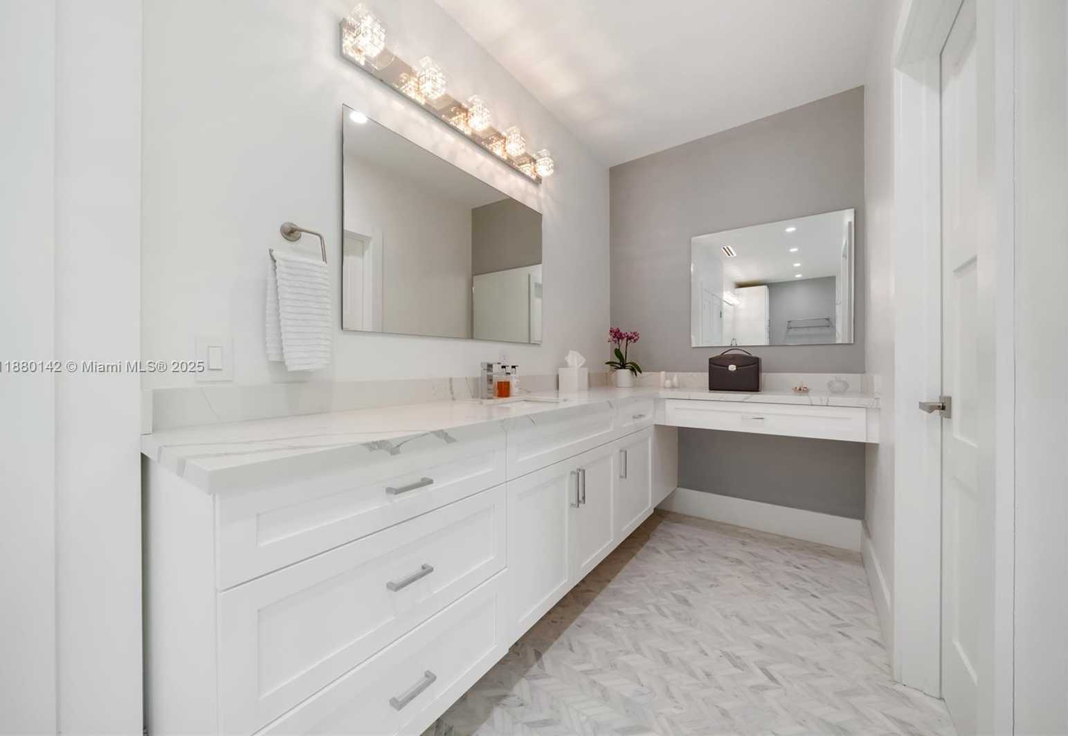 Small Image of 4181 BATTERSEA RD, Miami Number 18