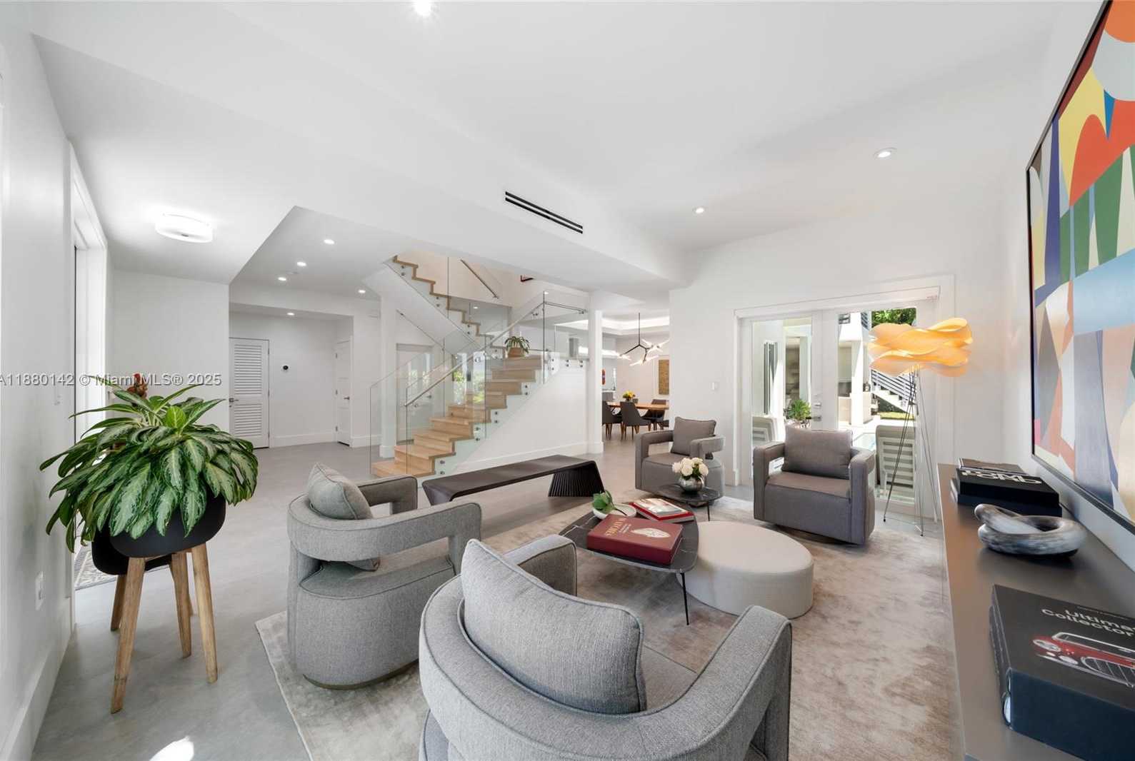 Small Image of 4181 BATTERSEA RD, Miami Number 2
