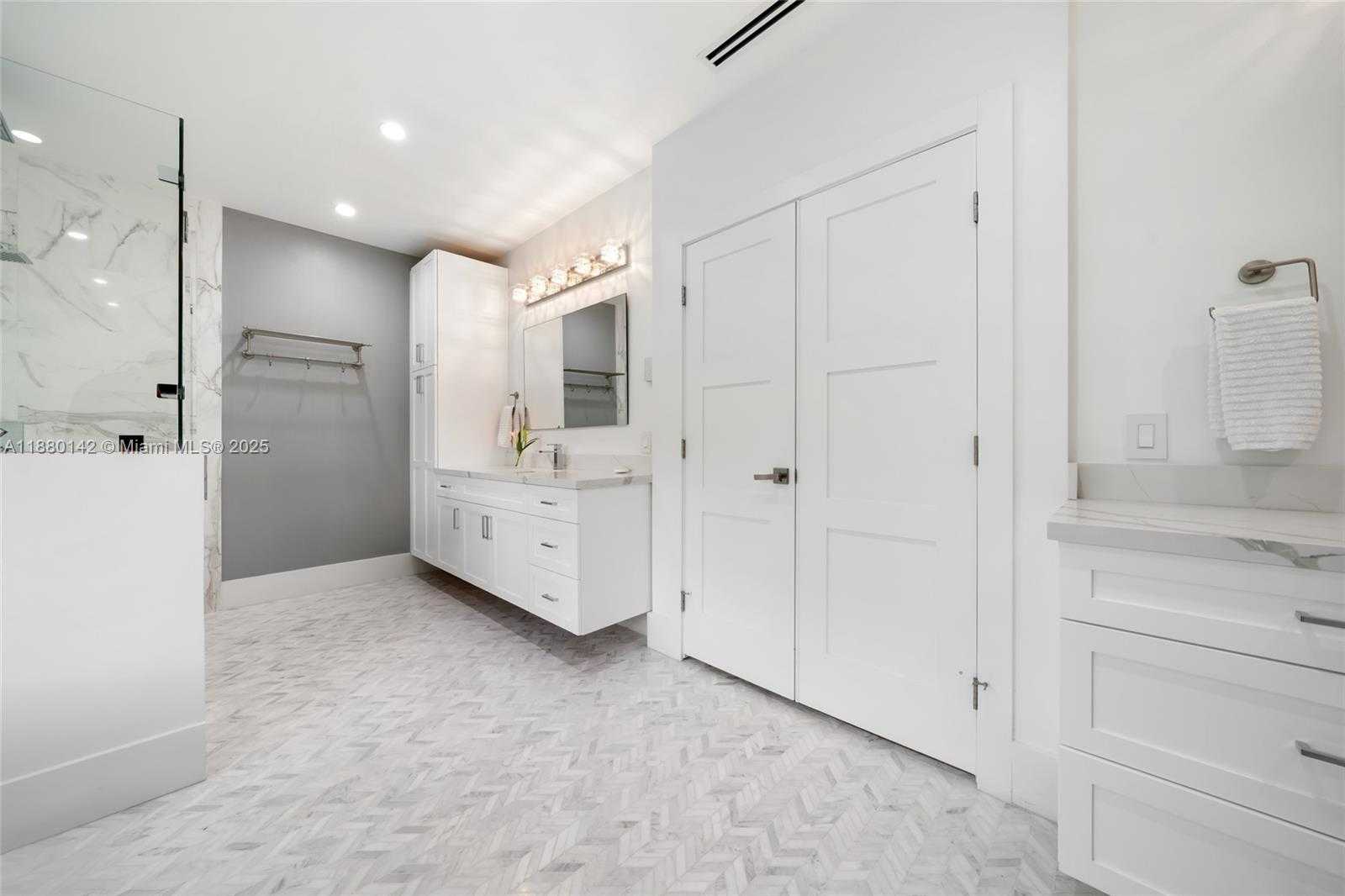 Small Image of 4181 BATTERSEA RD, Miami Number 21
