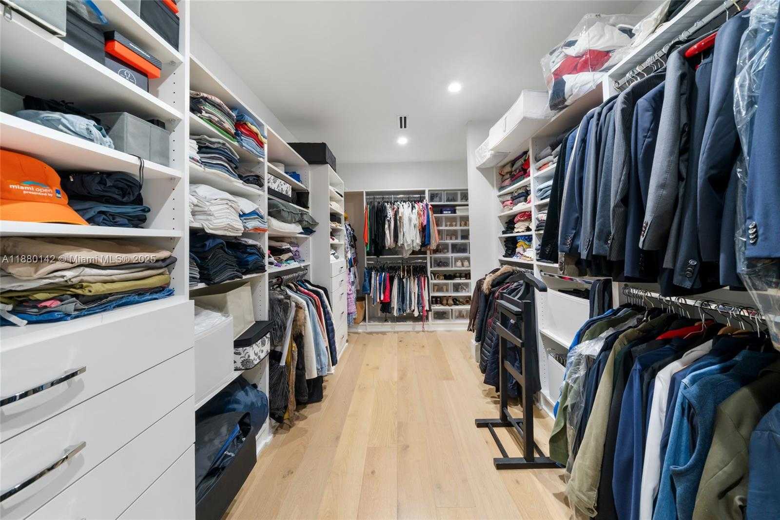 Small Image of 4181 BATTERSEA RD, Miami Number 22