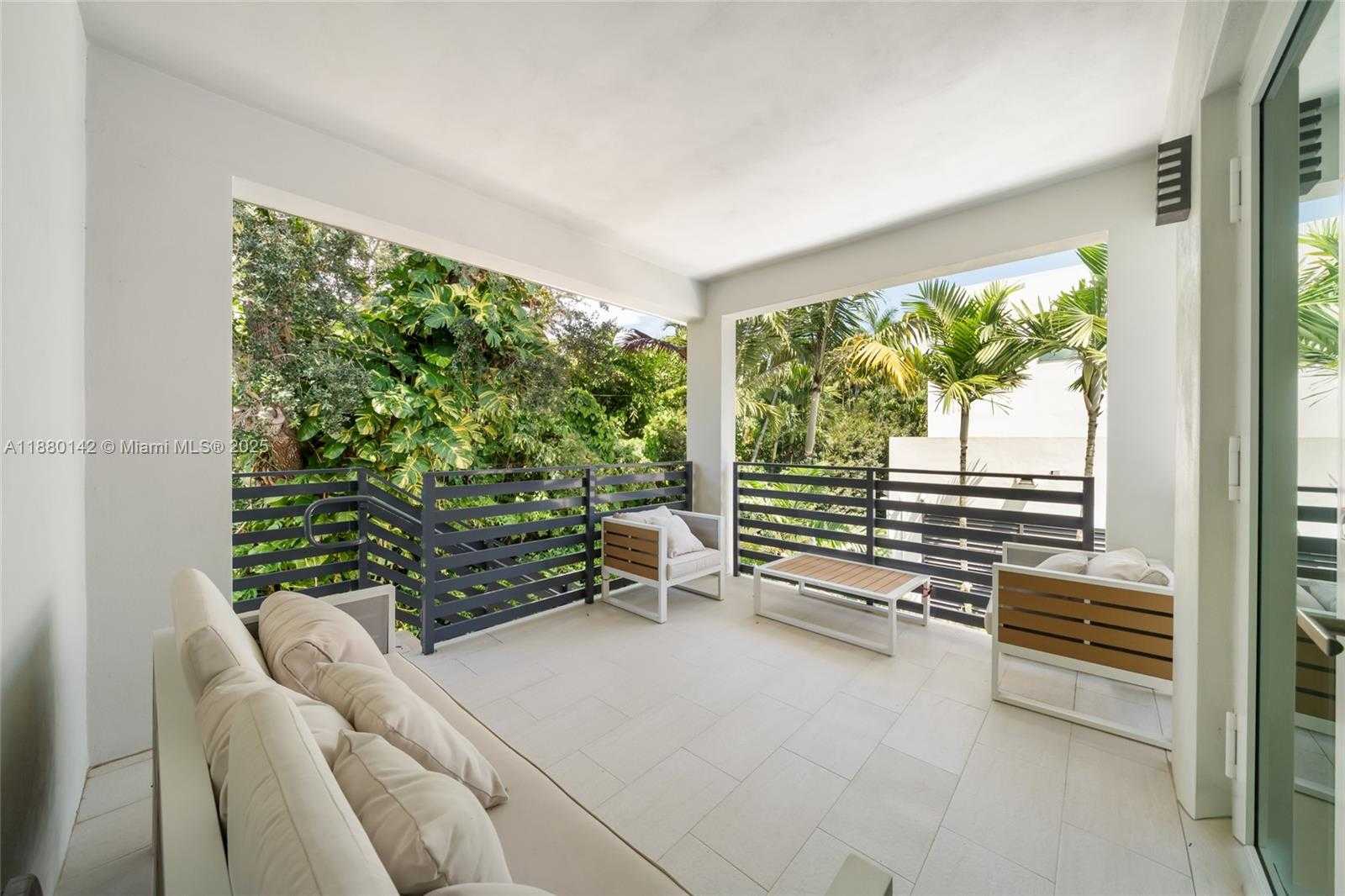 Small Image of 4181 BATTERSEA RD, Miami Number 23