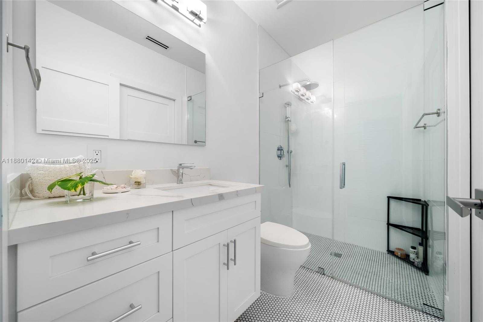 Small Image of 4181 BATTERSEA RD, Miami Number 25