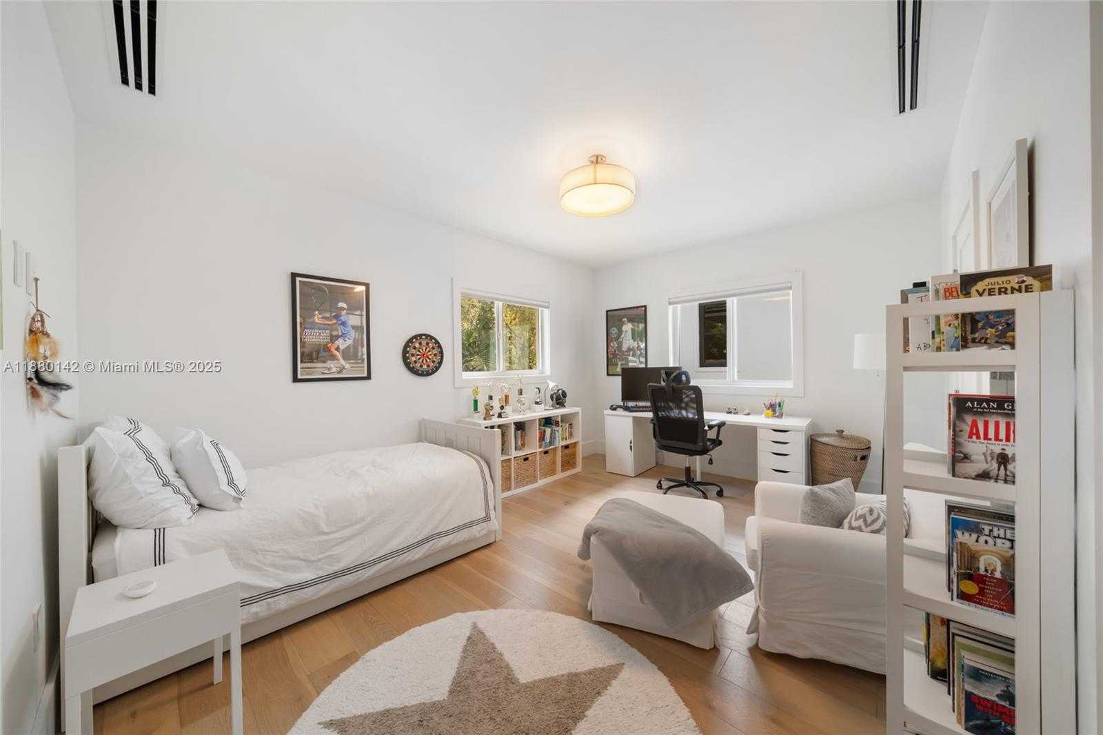 Small Image of 4181 BATTERSEA RD, Miami Number 27