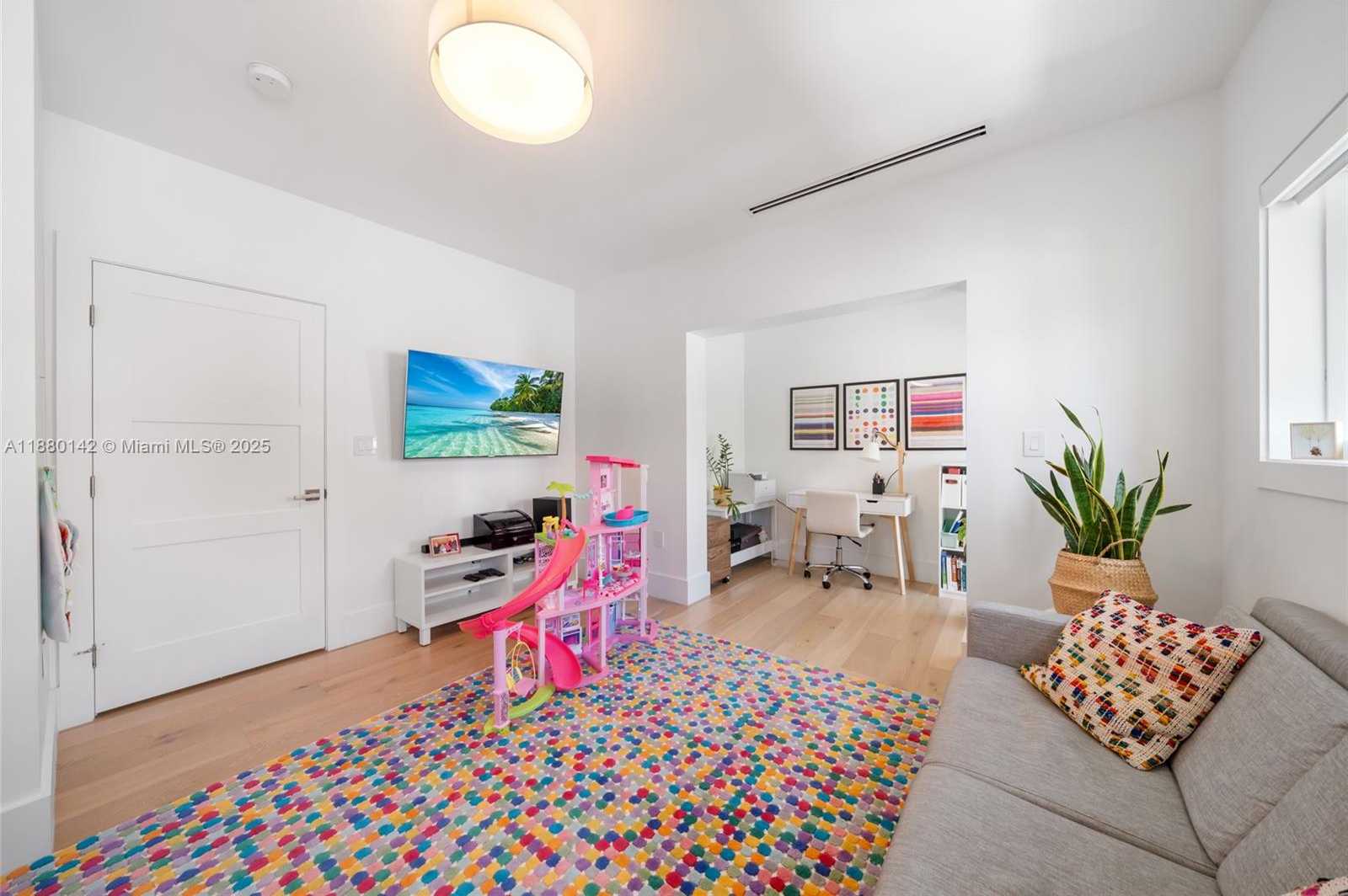 Small Image of 4181 BATTERSEA RD, Miami Number 29