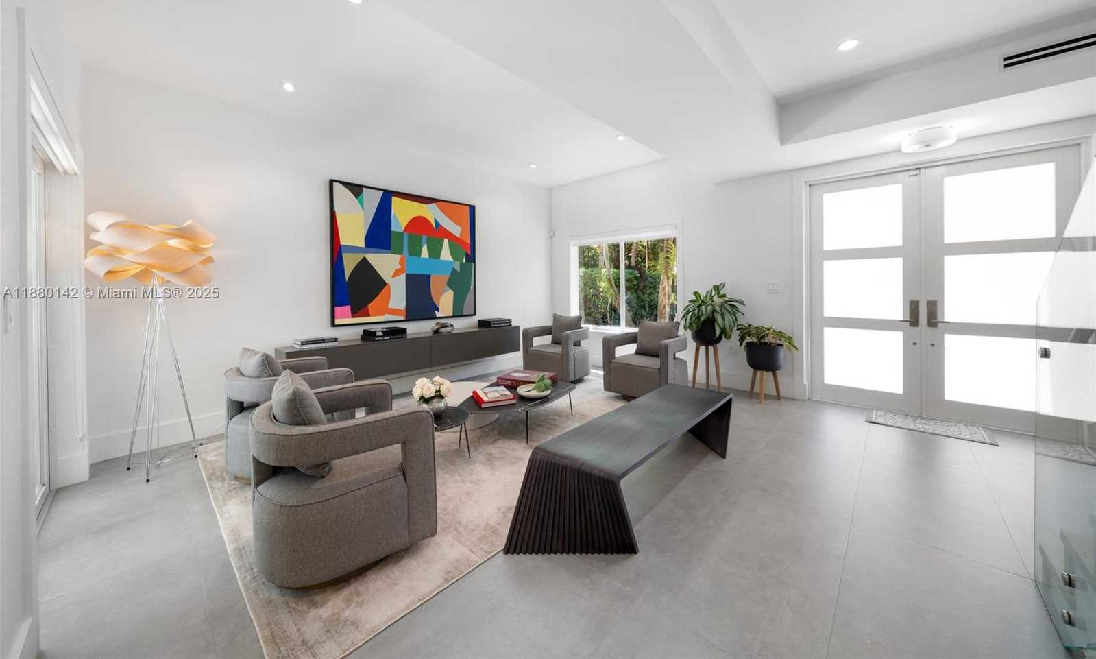 Small Image of 4181 BATTERSEA RD, Miami Number 3