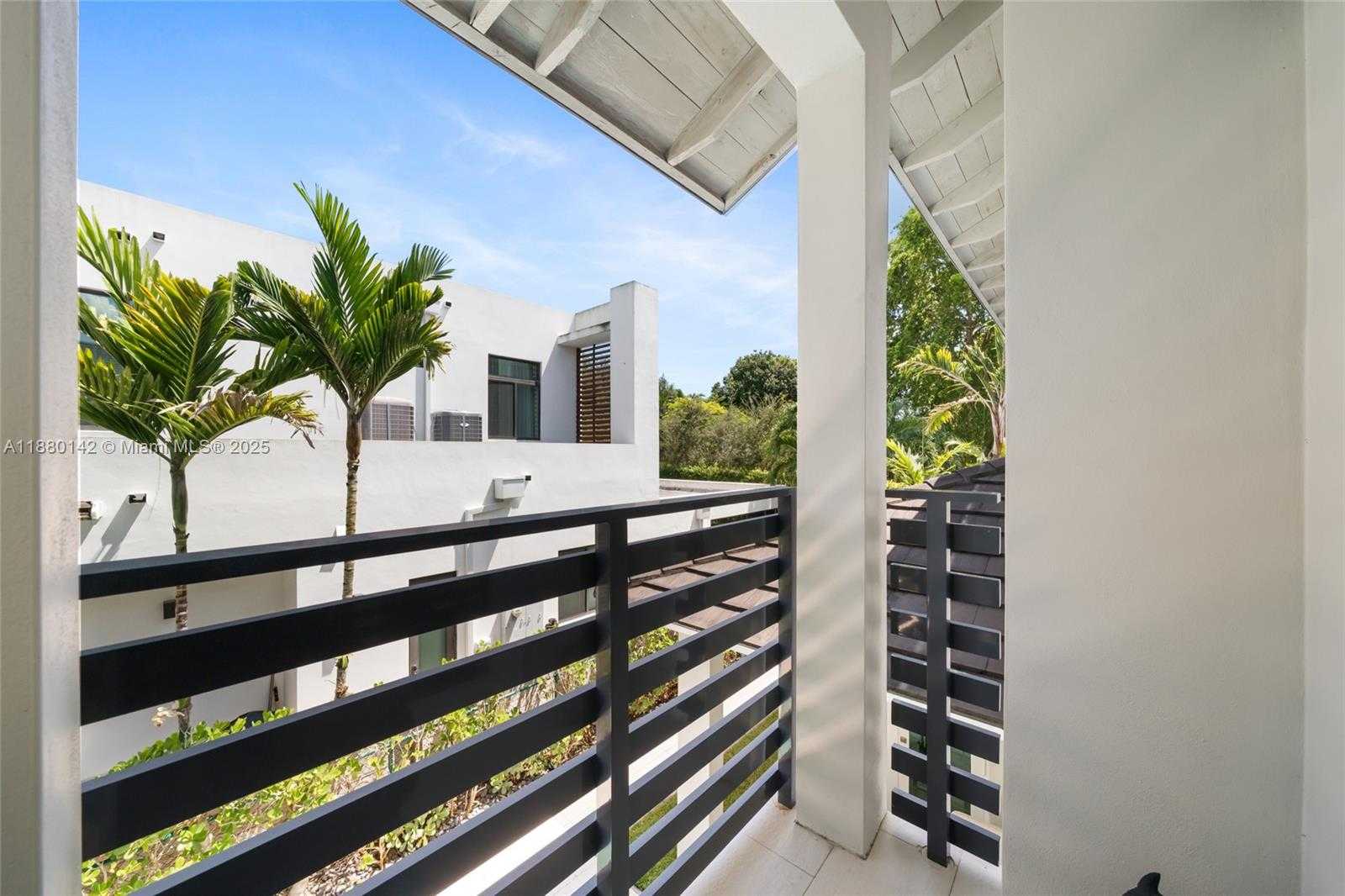Small Image of 4181 BATTERSEA RD, Miami Number 31