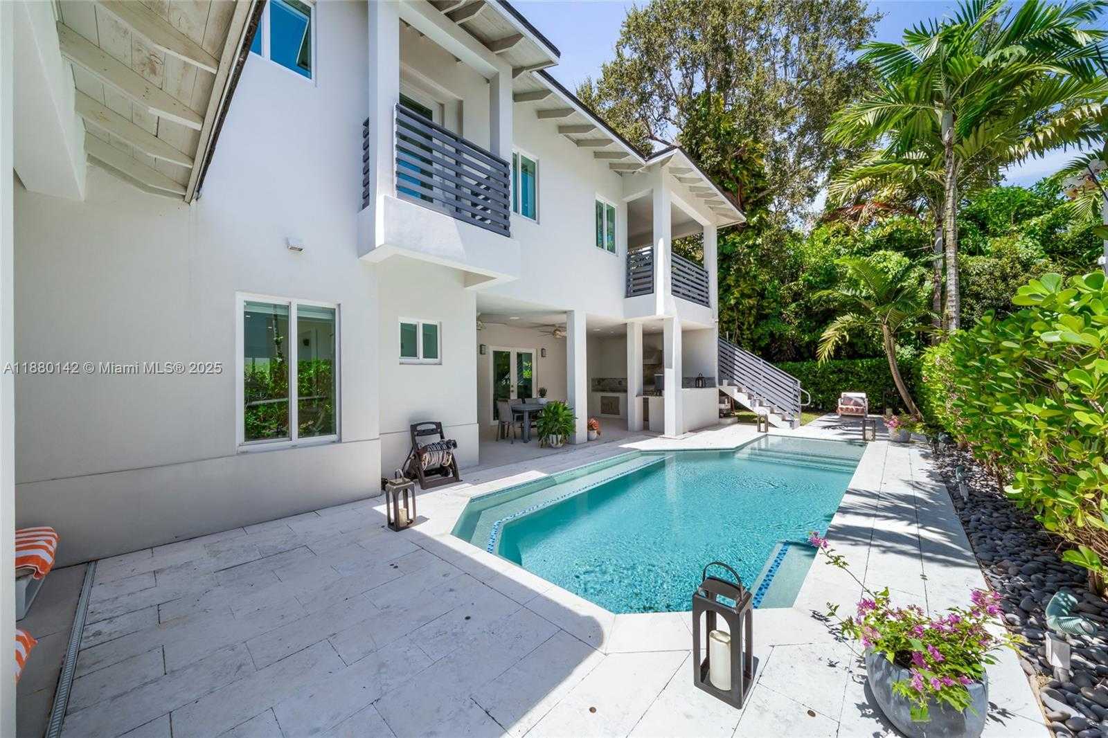 Small Image of 4181 BATTERSEA RD, Miami Number 37