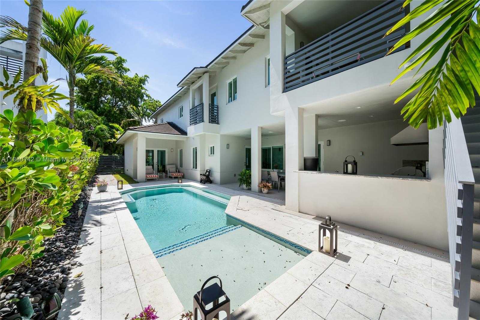 Small Image of 4181 BATTERSEA RD, Miami Number 38