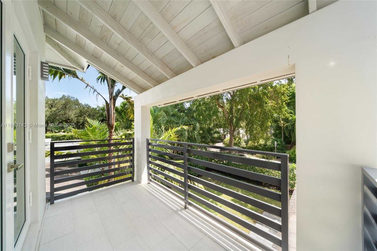 Small Image of 4181 BATTERSEA RD, Miami Number 42